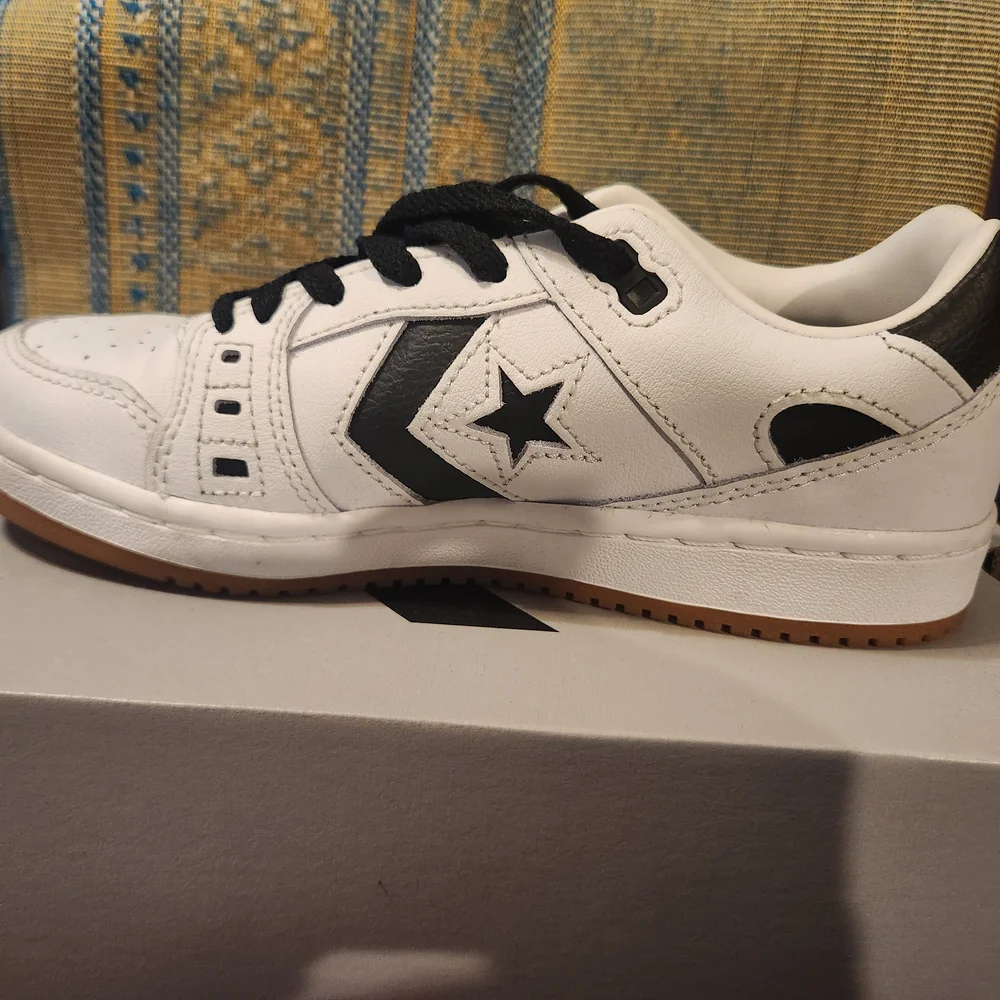 Converse White and Black Low-Top Sneakers with Star Logo - Picture 3 of 3